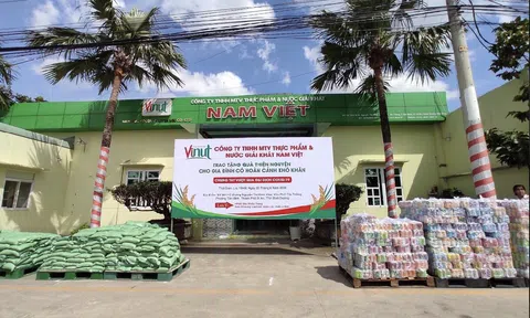 Công ty nước giải khát Nam Việt gửi tặng 600 phần quà cho lao động nghèo ở Dĩ An, Bình Dương